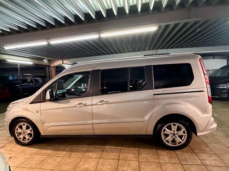 Gebraucht Ford Tourneo Connect Titanium 120 PS (88 kW) 2016 Silber Van / Kleinbus