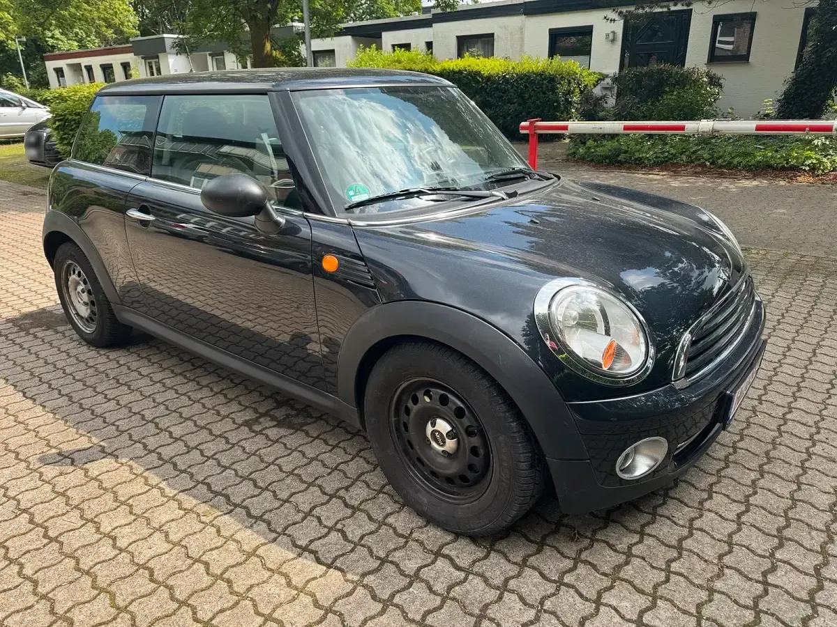 Käytetty Mini Cooper 70 HP (51 kW) 2008 Musta Viistoperä