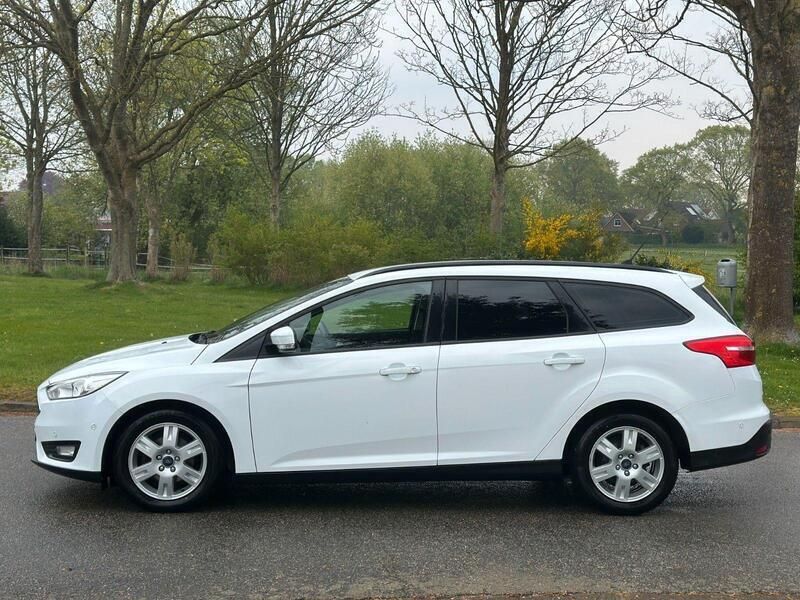 Schwarz Gebraucht 2018 Ford Focus Titanium Kombi | 8.999 € (Superpreis) - Bild 1/4
