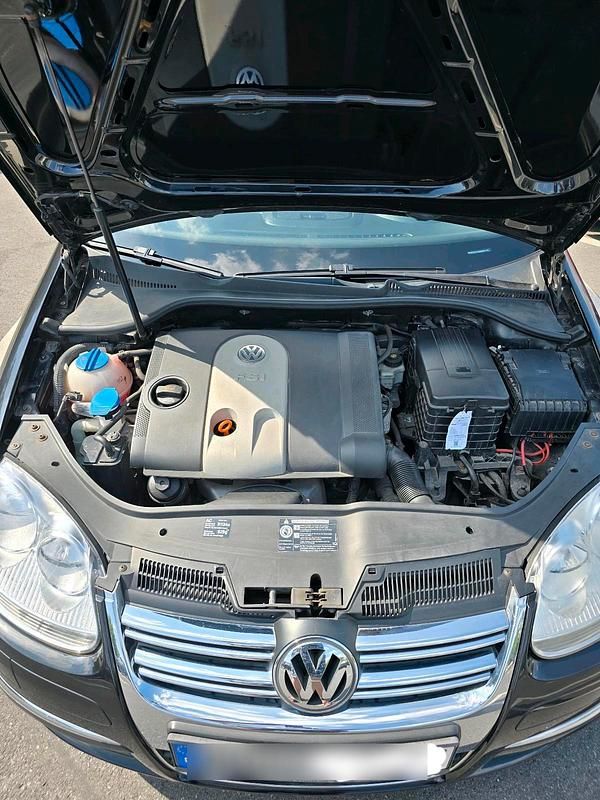 Schwarz Gebraucht 2005 VW Jetta Limousine | 4.000 € (Teuer) - Bild 1/4