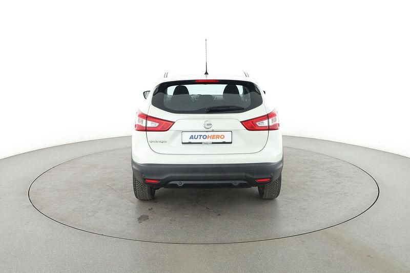 Gebraucht Nissan Qashqai Acenta 116 PS (85 kW) 2016 Weiß SUV