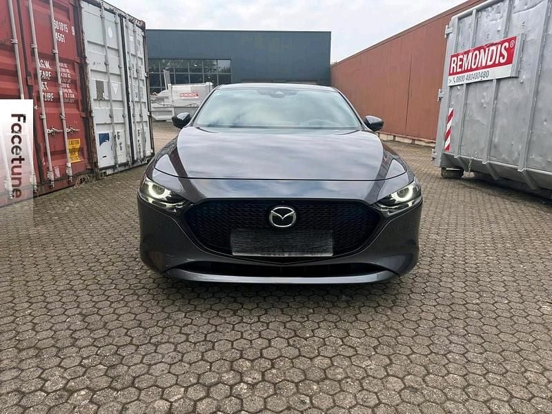 Grau Gebraucht 2021 Mazda 3 Selection Kleinwagen | 18.500 € (Superpreis) - Bild 1/4
