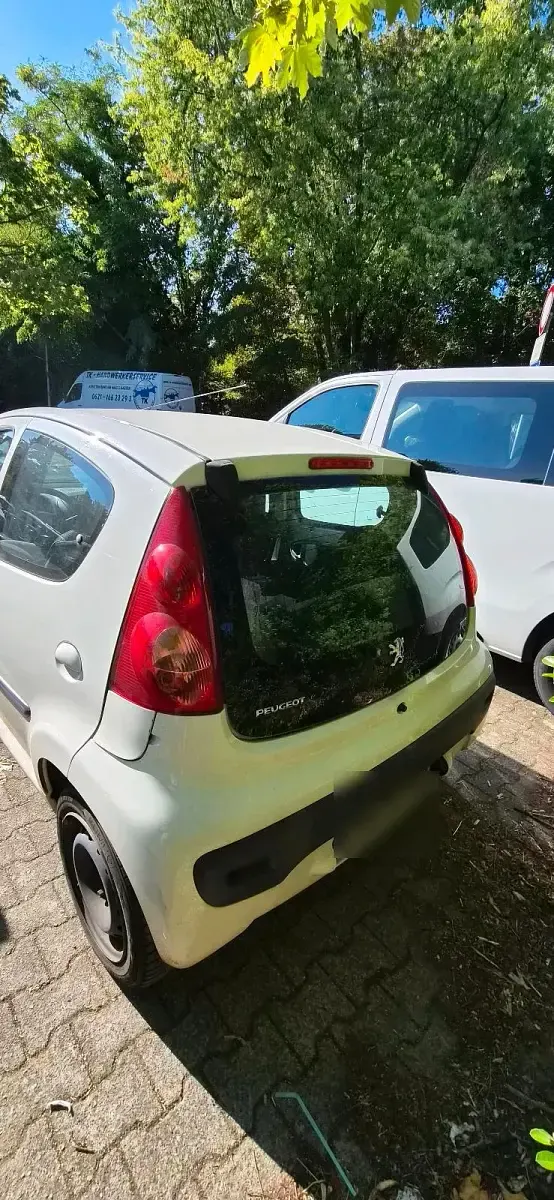 Gebraucht Peugeot 107 68 PS (50 kW) 2011 Weiß Kleinwagen