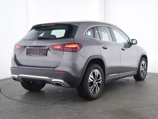 Gebraucht Mercedes GLA180 Advanced 136 PS (100 kW) 2025 Lack mountaingrau SUV