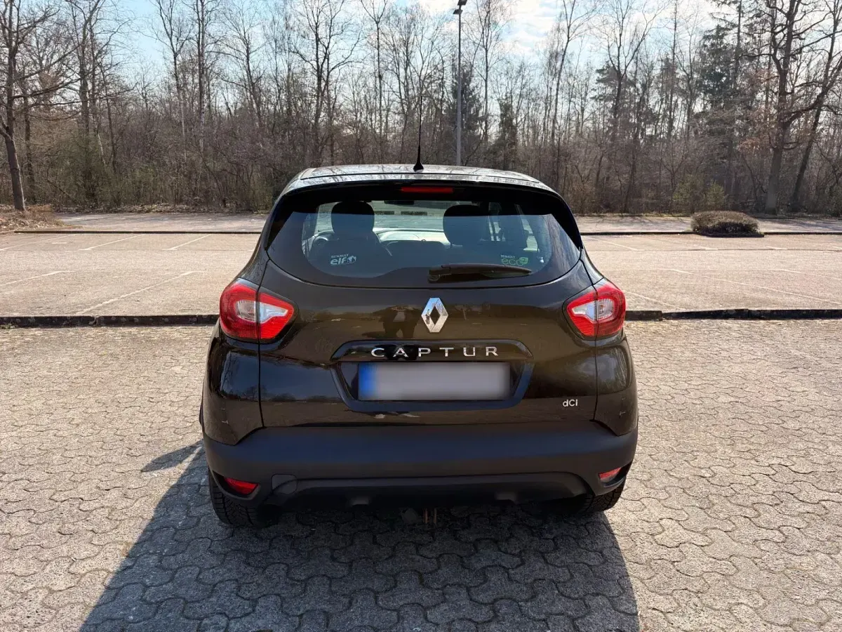 Używany Renault Captur 90 KM (66 kW) 2015 Czarny SUV