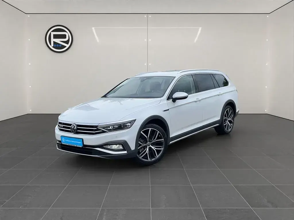 Gebraucht VW Passat Alltrack 200 PS (147 kW) 2022 Oryxwhite perlmutteffekt Kombi