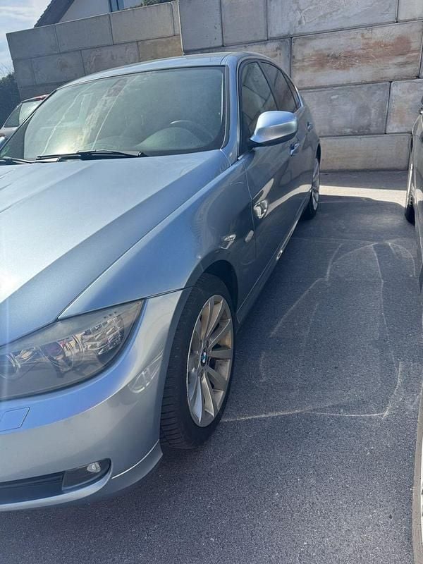Second-hand BMW 325 204 CP (150 kW) 2010 Albastru Berlinǎ