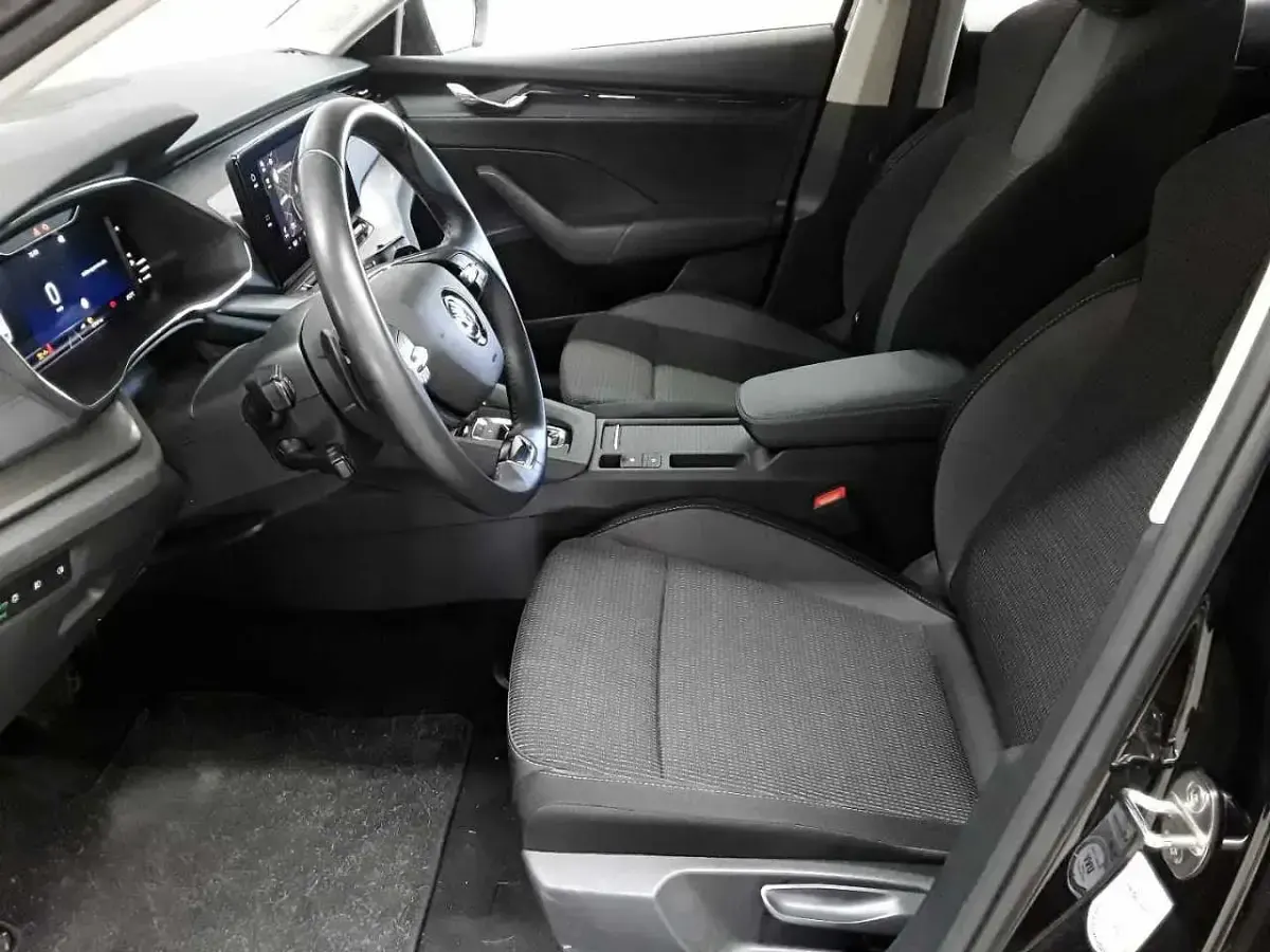 Gebraucht Skoda Octavia Ambition 150 PS (110 kW) 2023 Blackmagic perleffekt Kombi