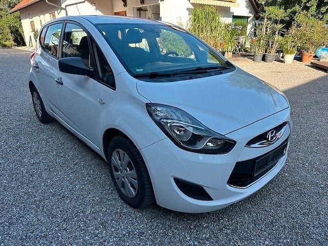 Creamy white Gebraucht 2013 Hyundai ix20 Classic Van / Kleinbus | 4.799 € (Superpreis) - Bild 1/4