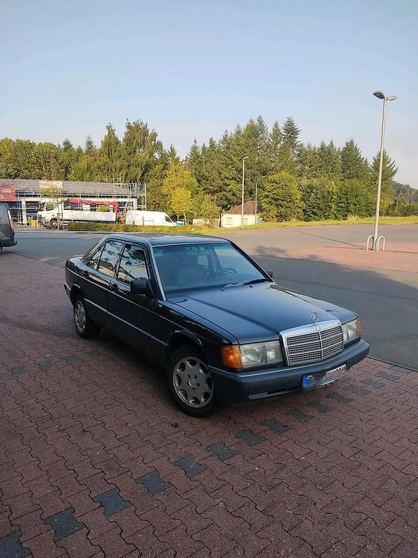 Schwarz Gebraucht 1990 Mercedes 190 Limousine | 4.600 € - Bild 1/4