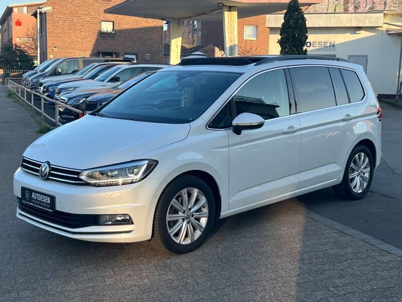Weiß Gebraucht 2017 VW Touran Highline Van / Kleinbus | 18.900 € (Guter Preis) - Bild 1/4