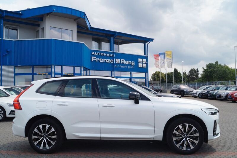 Gebraucht Volvo XC60 Plus 197 PS (144 kW) 2023 Weiß SUV