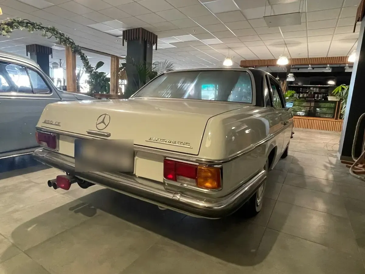 Gebraucht Mercedes W114 150 PS (110 kW) 1969 Weiß Coupé