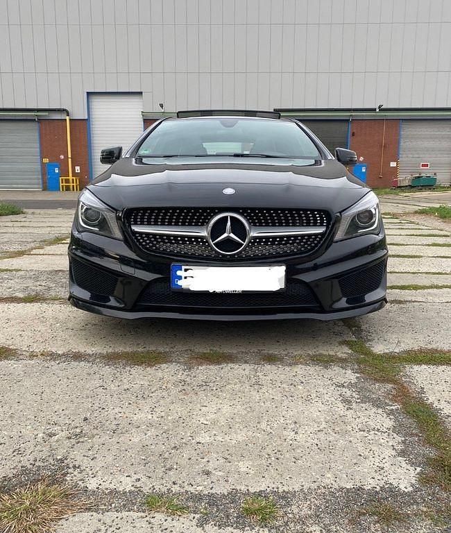 Schwarz Gebraucht 2015 Mercedes CLA220 AMG line Limousine | 16.300 € (Fairer Preis) - Bild 1/4