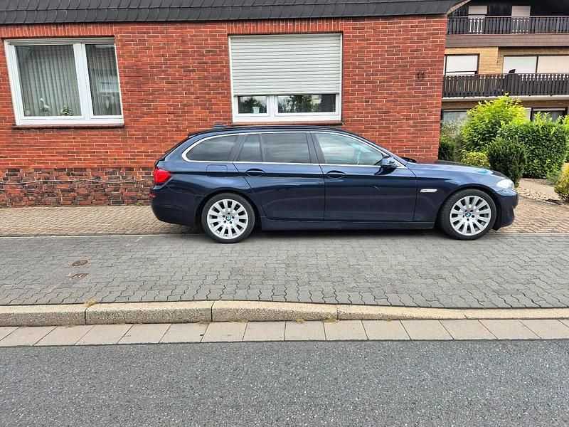 Blau Gebraucht 2012 BMW 520 Sport Line Kombi | 7.500 € (Guter Preis) - Bild 1/4