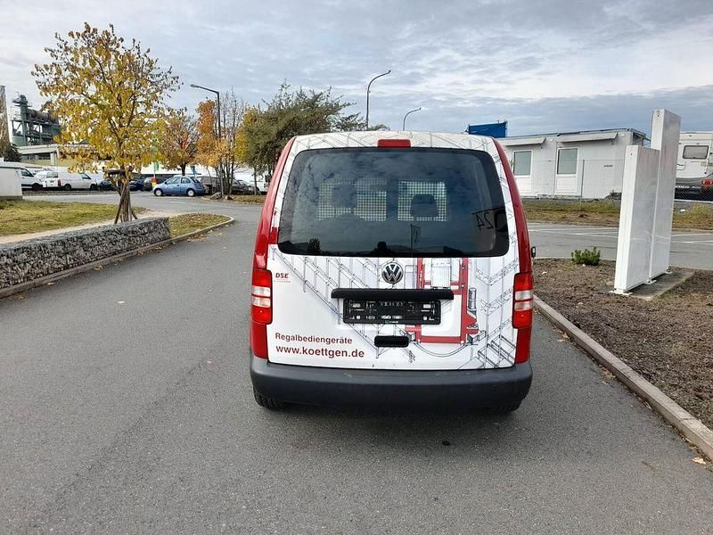 Second-hand VW Caddy 140 CP (102 kW) 2015 Roșu Monovolum