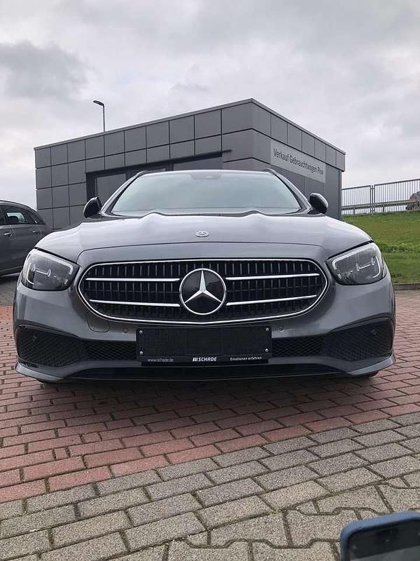 Gebraucht Mercedes E220 Avantgarde 194 PS (142 kW) 2020 Kombi