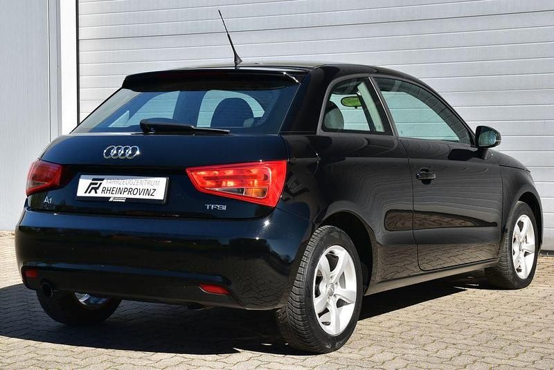 Gebraucht Audi A1 Attraction 86 PS (63 kW) 2012 Schwarz Kleinwagen