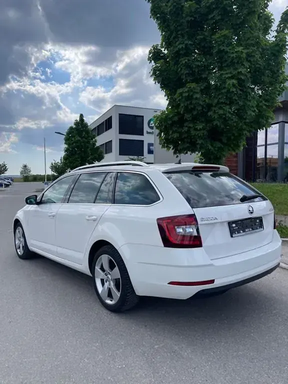 Gebraucht Skoda Octavia Premium Edition 116 PS (85 kW) 2019 Weiß Kombi