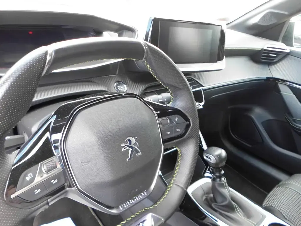 Gebraucht Peugeot 208 Allure GT-Line 101 PS (74 kW) 2020 Noir perla nera Kleinwagen