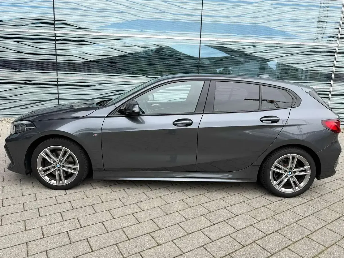 Gebraucht BMW 118 M Sport 150 PS (110 kW) 2021 Mineralgrau metallic (b39) Kleinwagen