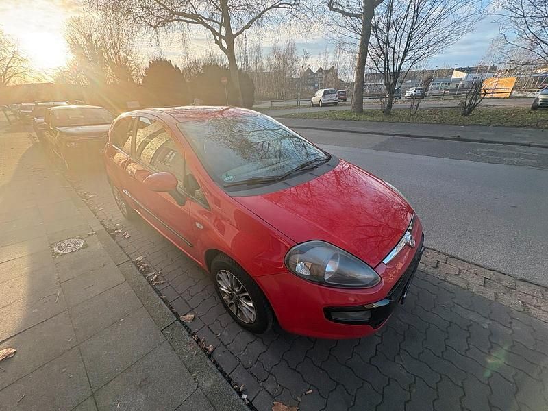 Rot Gebraucht 2011 Fiat Punto Kleinwagen | 1.850 € (Fairer Preis) - Bild 1/4