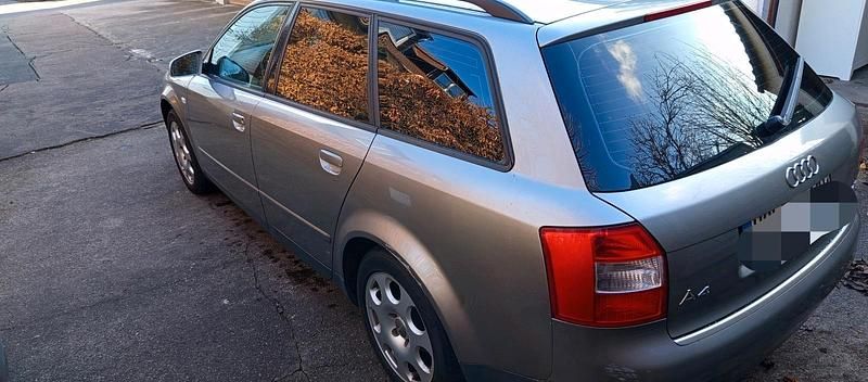 Gebraucht Audi A4 163 PS (119 kW) 2003 Grau Kombi
