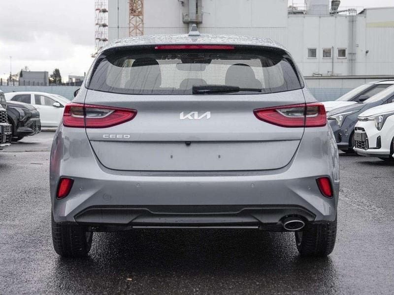 Neu Kia Ceed Vision 140 PS (102 kW) 2026 Silber lunarsilber metallic Kleinwagen