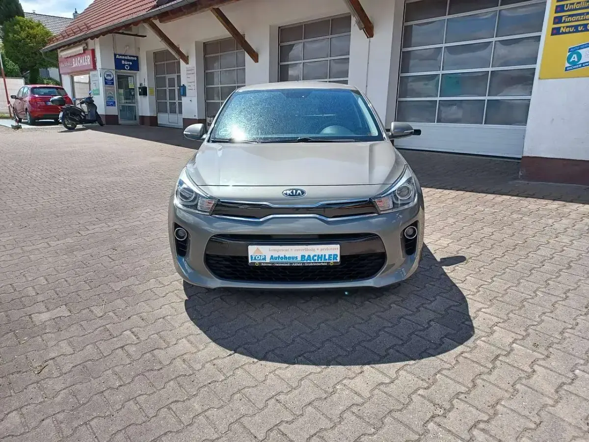 Gebraucht Kia Rio DREAM-TEAM Edition 84 PS (61 kW) 2017 (urg) urbangrün met. Kleinwagen