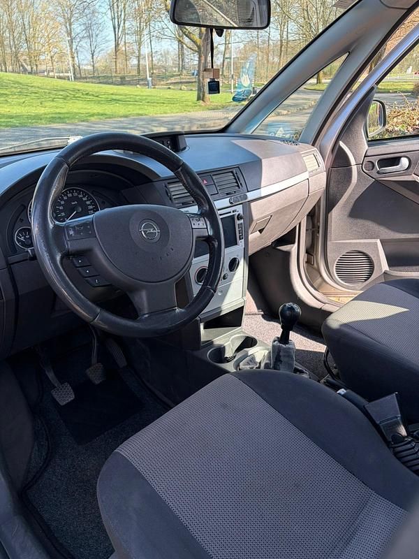 Gebraucht Opel Meriva 101 PS (74 kW) 2004 Silber Van / Kleinbus
