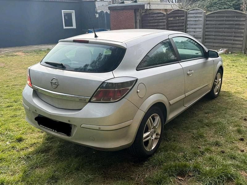 Gebraucht Opel Astra GTC 105 PS (77 kW) 2007 Silber Coupé