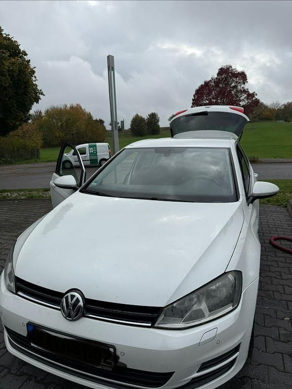 Weiß Gebraucht 2014 VW Golf VII Cup Limousine | 6.500 € (Fairer Preis) - Bild 1/4