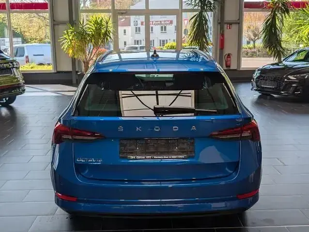 Gebraucht Skoda Octavia Ambition 150 PS (110 kW) 2024 Blau Kombi