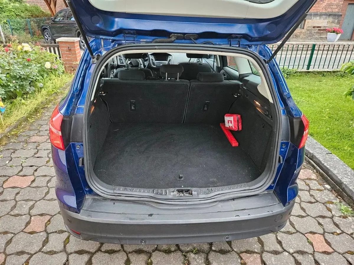 Gebraucht Ford Focus Titanium 120 PS (88 kW) 2015 Blau Kombi