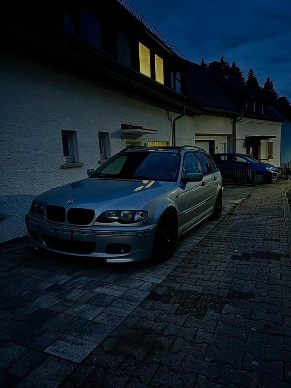 Silber Gebraucht 2003 BMW 316 Kombi | 1.200 € (Fairer Preis) - Bild 1/4