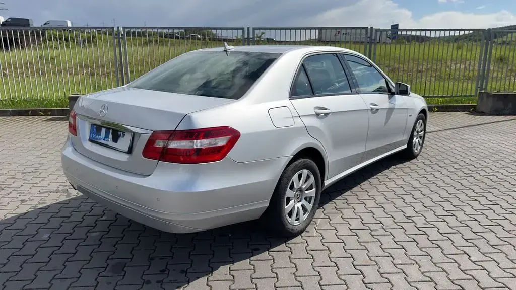 Second-hand Mercedes E250 204 CP (150 kW) 2009 Argintiu Berlinǎ