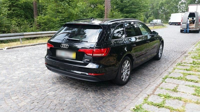 Gebraucht Audi A4 Basis 190 PS (139 kW) 2016 Schwarz Kombi