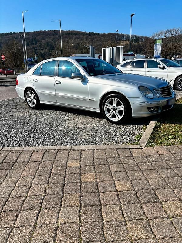 Gebraucht Mercedes E280 Avantgarde 190 PS (139 kW) 2008 Silber Limousine