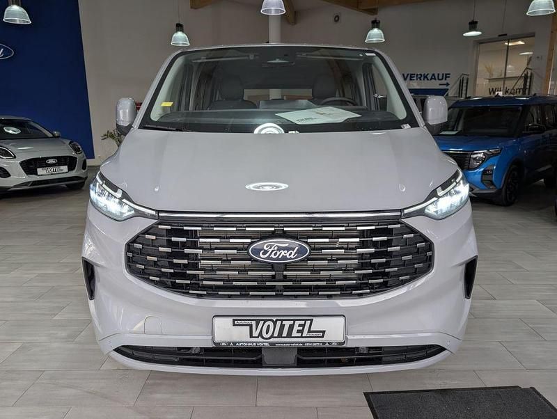 Neu Ford Tourneo Titanium 150 PS (110 kW) 2025 Grau Van / Kleinbus