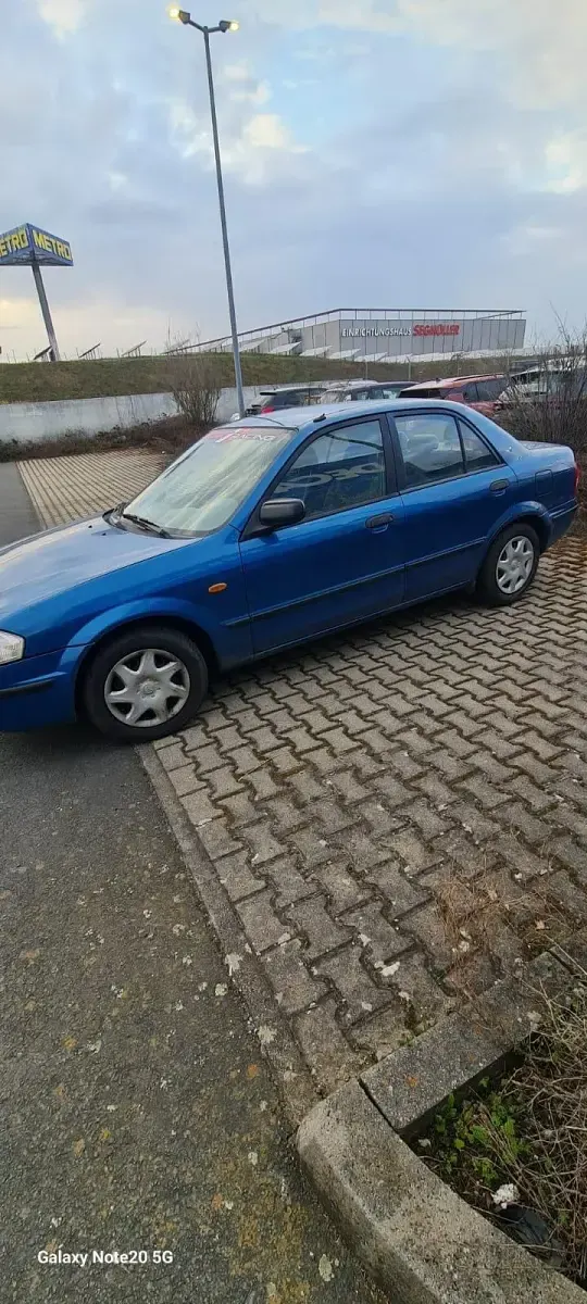 Gebraucht Mazda 323 90 PS (66 kW) 1998 Blau Kleinwagen