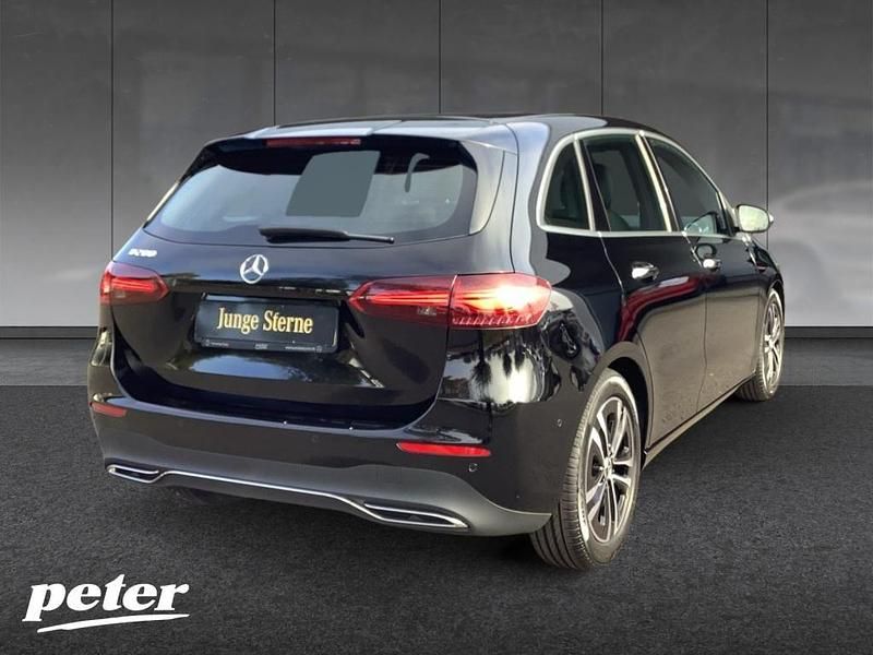 Gebraucht Mercedes B200 Progressive 163 PS (119 kW) 2025 Schwarz Van / Kleinbus