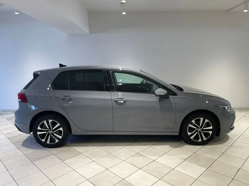 Gebraucht VW Golf VIII 110 PS (80 kW) 2021 Grau Limousine