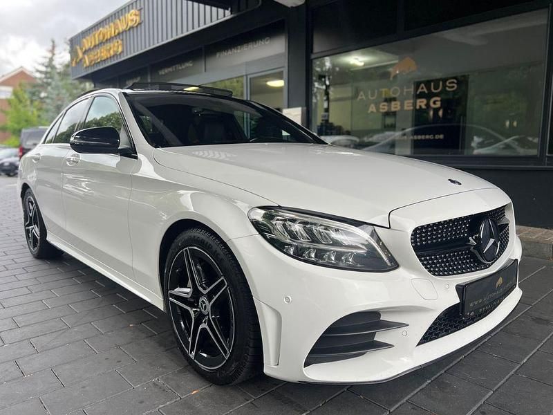 Weiß Gebraucht 2018 Mercedes C220 AMG Limousine | 30.990 € - Bild 1/4