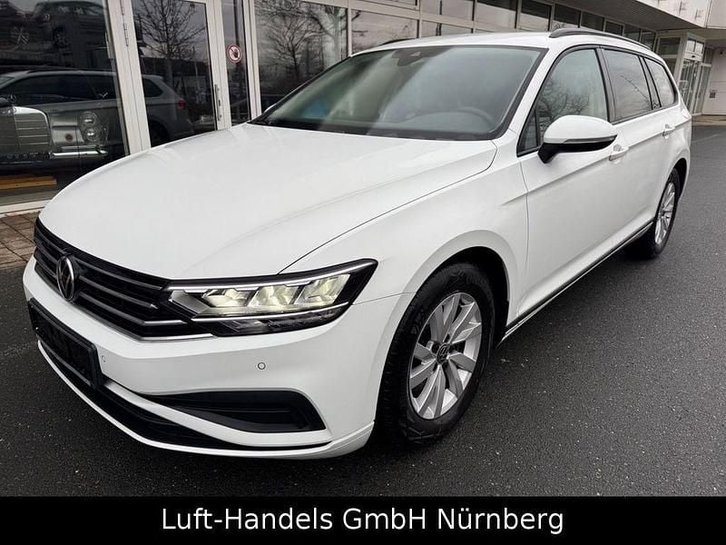 Pure white Gebraucht 2020 VW Passat Conceptline Kombi | 16.490 € (Superpreis) - Bild 1/4