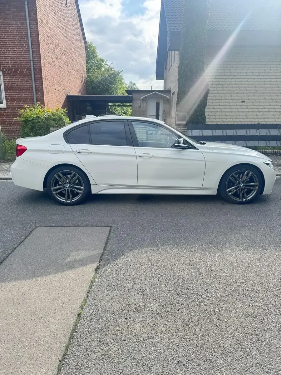 Gebraucht BMW 330 M Sport 258 PS (189 kW) 2017 Weiß Limousine