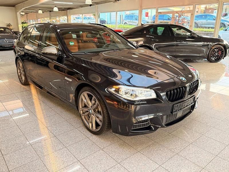 Schwarz Gebraucht 2016 BMW M550 Comfort Edition Limousine | 26.490 € (Fairer Preis) - Bild 1/4