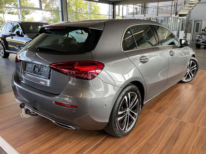 Gebraucht Mercedes A180 Progressive 136 PS (100 kW) 2024 Mountaingrau Kleinwagen