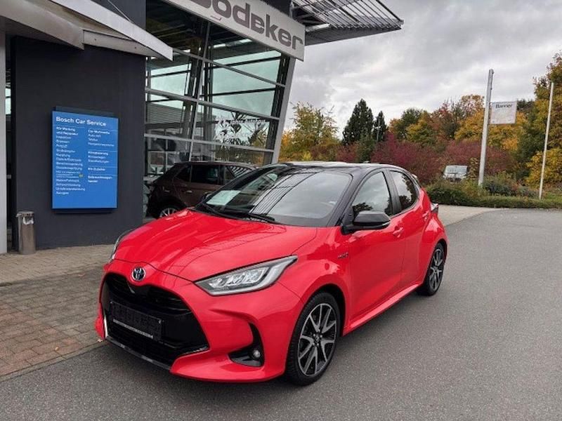 Rot Gebraucht 2020 Toyota Yaris Hybrid Edition Limousine | 17.690 € (Fairer Preis) - Bild 1/4