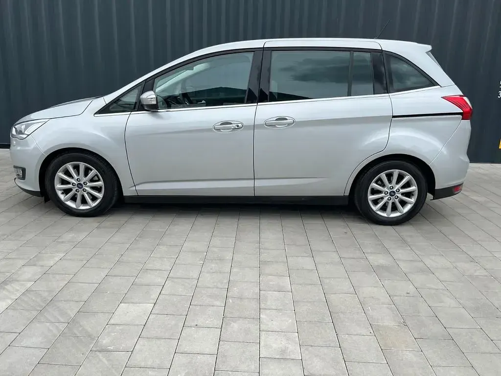 Używany Ford Grand C-Max Titanium 150 KM (110 kW) 2018 Srebrny Minivan
