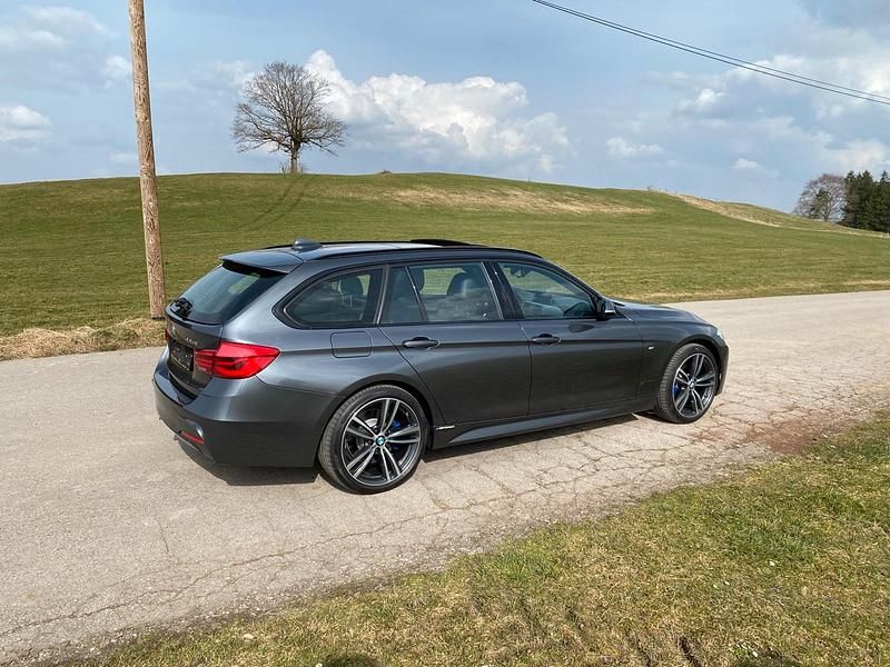 Gebraucht BMW 335 Shadowline 313 PS (230 kW) 2016 Grau Kombi
